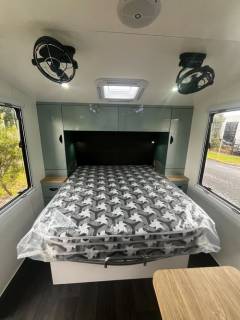 Copy+of+Copy+of+danae+lx+plus+(1)